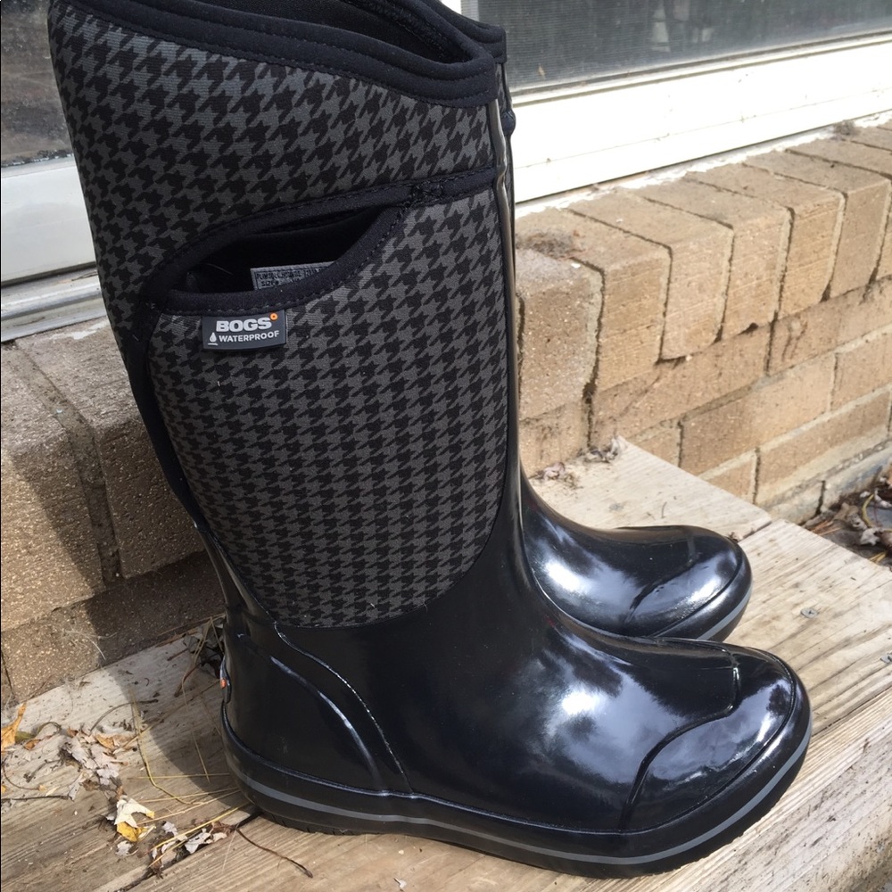 NWOT Size 7 Bogs Rainboots Black houndstooth
